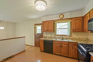 532 Summit Dr, Schaumburg, IL 60193 - Photo 10