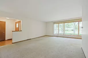 532 Summit Dr, Schaumburg, IL 60193 - Photo 4