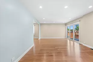 930 Hinman Ave, Evanston, IL 60202 - Photo 2