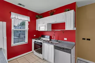 4441 W Ainslie St, Chicago, IL 60630 - Photo 4