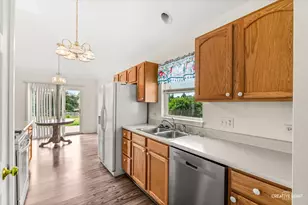 2233 Meadowview Ln, Yorkville, IL 60560 - Photo 8