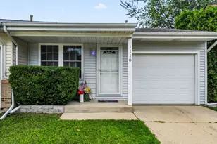 1110 Riverwood Dr, Algonquin, IL 60102 - Photo 2