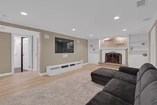 210 W Pickwick Rd, Arlington Heights, IL 60005 - Photo 10