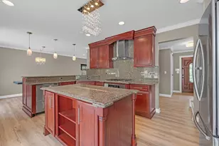 210 W Pickwick Rd, Arlington Heights, IL 60005 - Photo 6