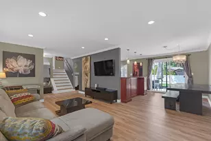 210 W Pickwick Rd, Arlington Heights, IL 60005 - Photo 2
