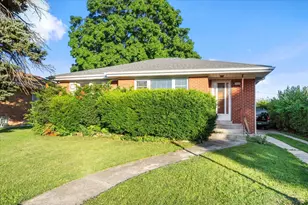 11043 Boeger Ct, Westchester, IL 60154 - Photo 8
