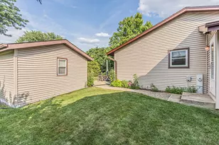 1526 Sycamore Ln, Aurora, IL 60504 - Photo 34