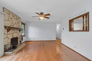 1526 Sycamore Ln, Aurora, IL 60504 - Photo 4