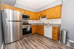 617 Limerick Ln, Schaumburg, IL 60193 - Photo 6