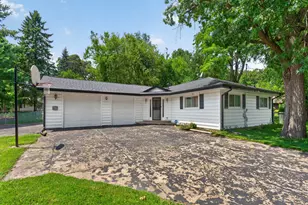 13776 Beaver Dr, Roscoe, IL 61073 - Photo 2