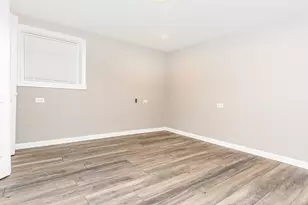 4821 W Cornelia Ave, Chicago, IL 60641 - Photo 8