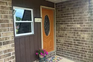 1103 Kenneth Cir, Elgin, IL 60120 - Photo 2