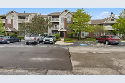 105 Kensington Circle #107, Wheaton, IL 60189 - Photo 2