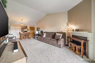 611 Hapsfield Ln, Buffalo Grove, IL 60089 - Photo 4