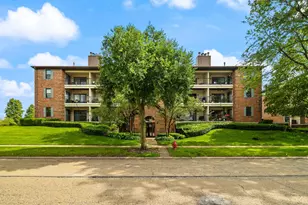 611 Hapsfield Ln, Buffalo Grove, IL 60089 - Photo 2