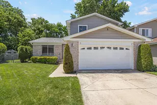 5 Oriole Ct, Woodridge, IL 60517 - Photo 2