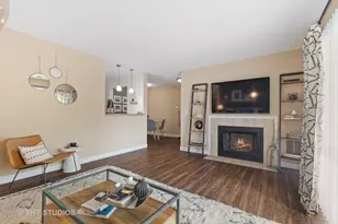 105 Kensington Cir, Wheaton, IL 60189 - Photo 6
