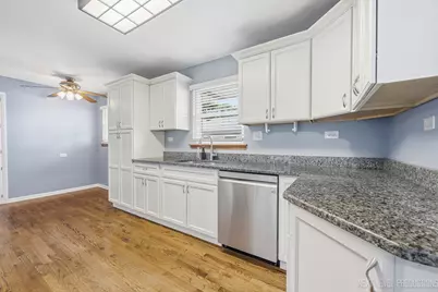 15 S 10th Street, Saint Charles, IL 60174 - Photo 8