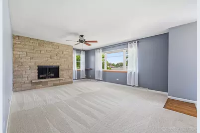 15 S 10th Street, Saint Charles, IL 60174 - Photo 4