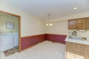 8593 Sandalwood Dr, Darien, IL 60561 - Photo 12