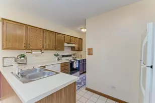 8593 Sandalwood Dr, Darien, IL 60561 - Photo 8