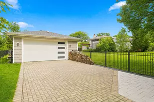 1140 68th St, Downers Grove, IL 60516 - Photo 4