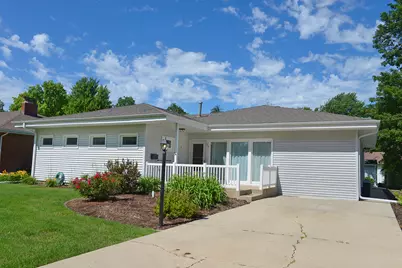 915 Adams Street, Ottawa, IL 61350 - Photo 1