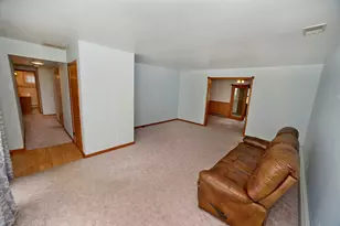 915 Adams St, Ottawa, IL 61350 - Photo 2