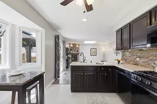 476 Essex Pl, Carol Stream, IL 60188 - Photo 10