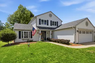 476 Essex Pl, Carol Stream, IL 60188 - Photo 2