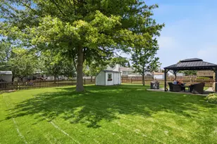 476 Essex Pl, Carol Stream, IL 60188 - Photo 34