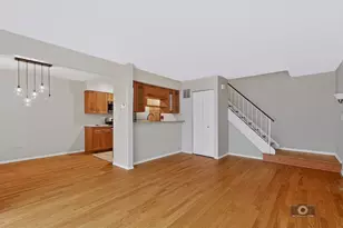 8334 Portsmouth Dr, Darien, IL 60561 - Photo 4
