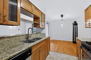 8334 Portsmouth Dr, Darien, IL 60561 - Photo 8