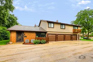 8334 Portsmouth Dr, Darien, IL 60561 - Photo 24