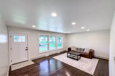 129 Monument Avenue, Barrington, IL 60010 - Photo 2