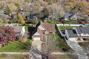 122 Encina Dr, Naperville, IL 60540 - Photo 2