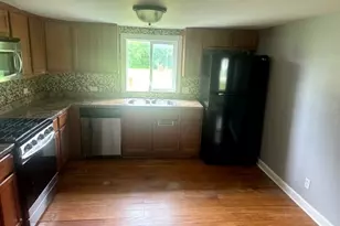 2303 Greengold St, Crest Hill, IL 60403 - Photo 6