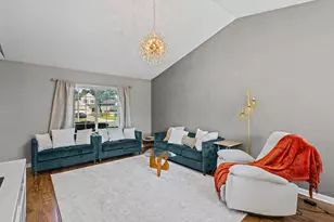 454 Danbury Dr, Carol Stream, IL 60188 - Photo 2