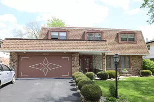 10347 S Alta Dr, Palos Hills, IL 60465 - Photo 1