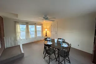 556 Crestwood Dr, Des Plaines, IL 60016 - Photo 6