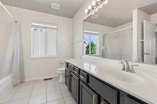 1312 Chesterfield Ln, Grayslake, IL 60030 - Photo 16