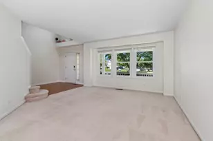 1312 Chesterfield Ln, Grayslake, IL 60030 - Photo 6
