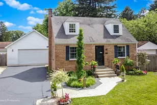 2211 N Bonnie Brook Ln, Waukegan, IL 60087 - Photo 2