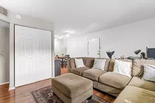 3223 W Parkway Dr, Northbrook, IL 60062 - Photo 4