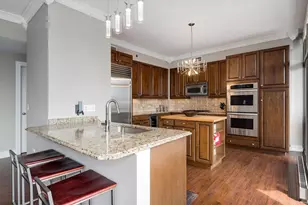 21 E Huron St, Chicago, IL 60611 - Photo 10