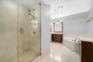 21 E Huron St, Chicago, IL 60611 - Photo 18