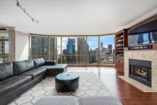 21 E Huron St, Chicago, IL 60611 - Photo 6