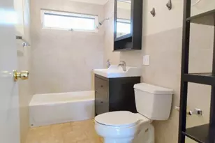 2435 W Balmoral Ave, Chicago, IL 60625 - Photo 12