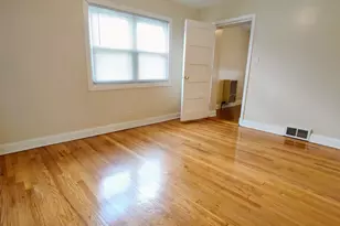 2435 W Balmoral Ave, Chicago, IL 60625 - Photo 14