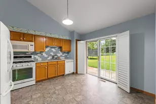 413 Carriage Ct, Oswego, IL 60543 - Photo 10
